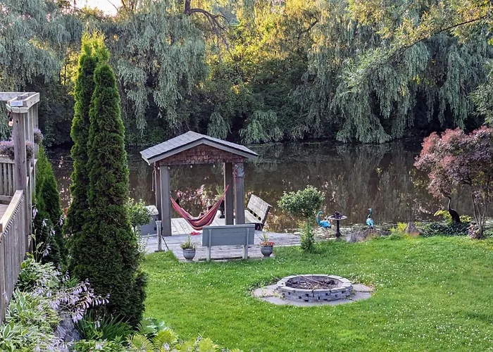 Niagara Creekside B&B - Waterfront Suite