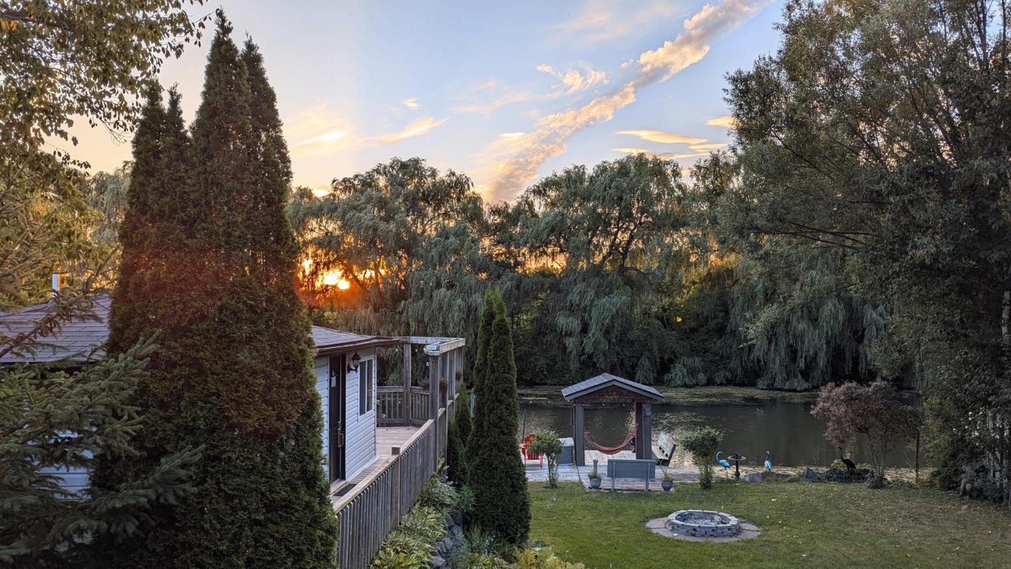 Niagara Creekside B&B - Waterfront Suite
