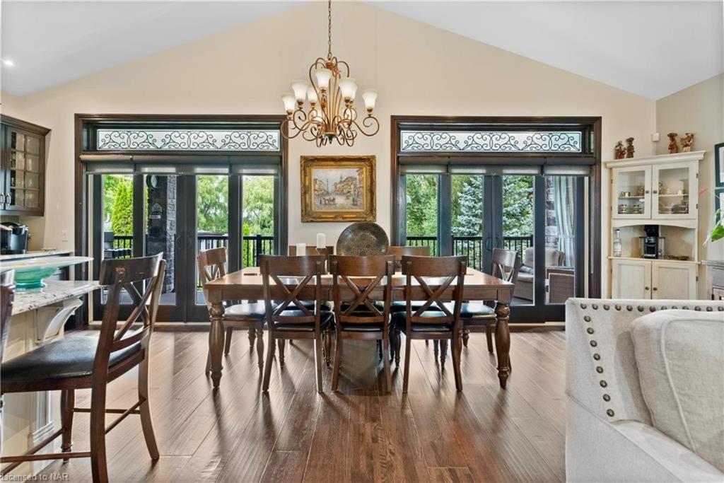 Niagara Creekside B&B - Waterfront Suite Bed & Breakfast