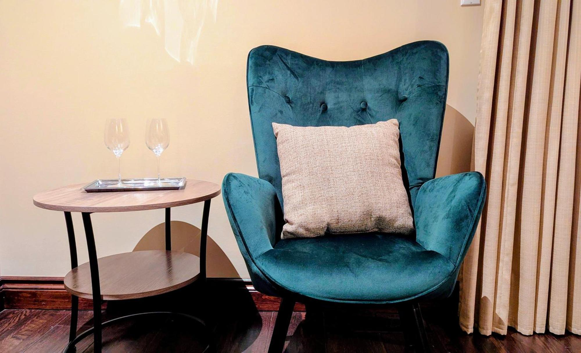 Niagara Creekside B&B - Waterfront Suite
