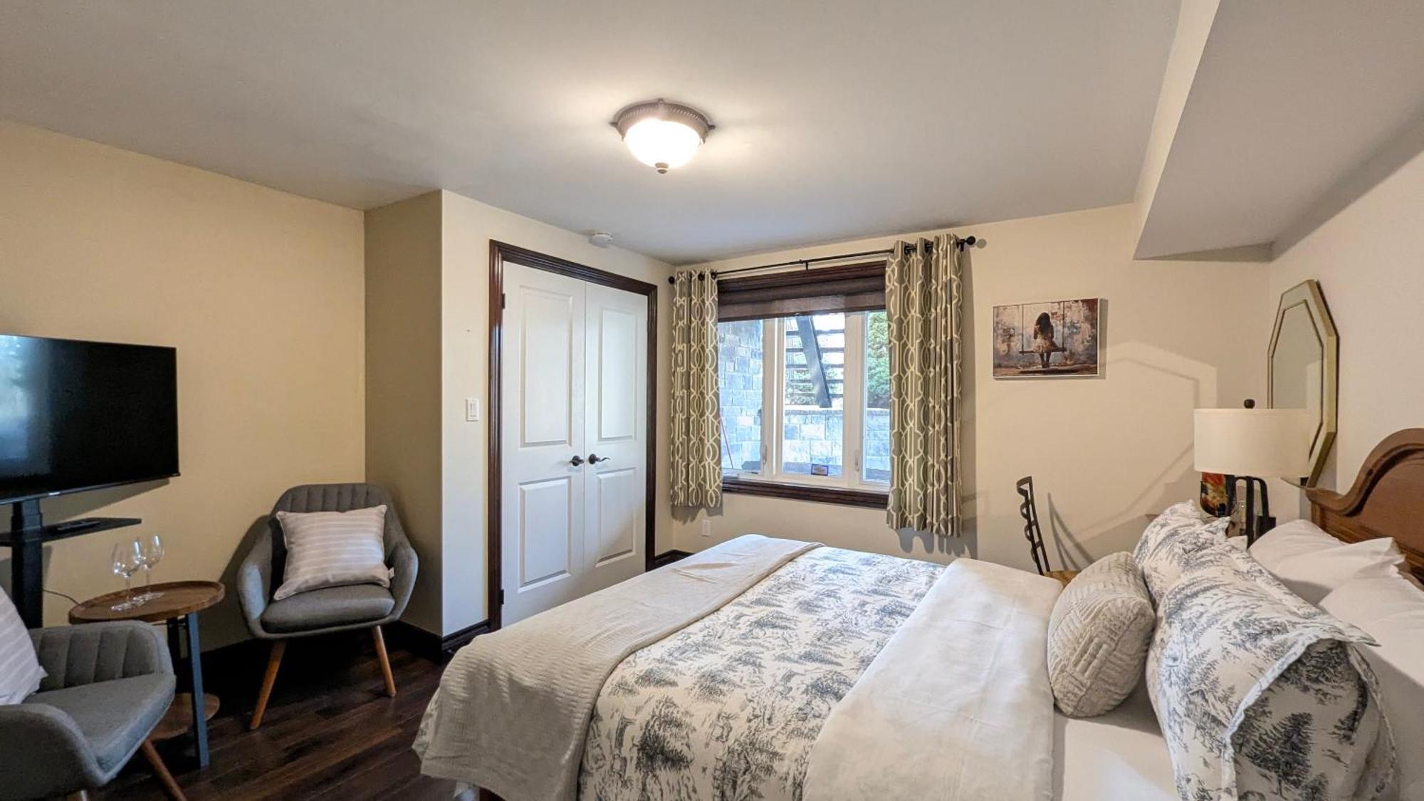 Niagara Creekside B&B - Waterfront Suite Niagara Falls